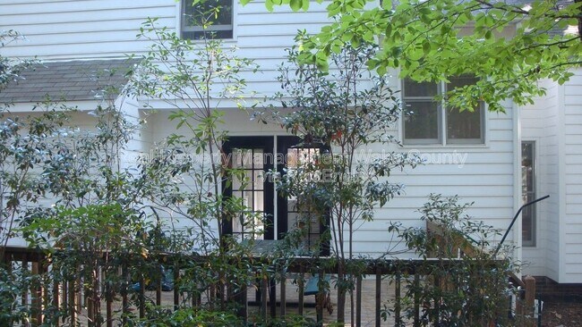 Building Photo - 2912 Isabella Dr