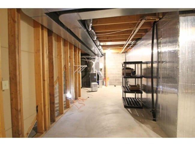 Building Photo - 207 Primrose Ct