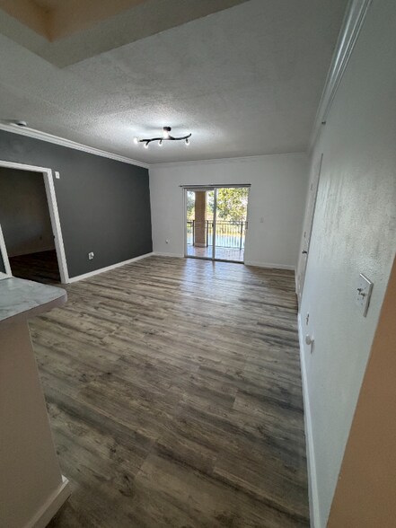 Building Photo - 200 SW 117th Terrace