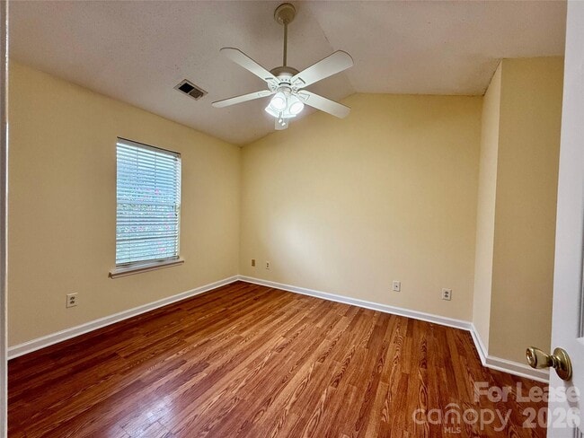 Building Photo - 8288 Golf Ridge Dr