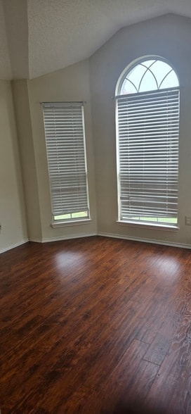 Building Photo - 1814 Mesa Ct