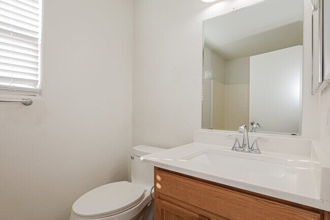 Building Photo - 13928 N 133rd Ln