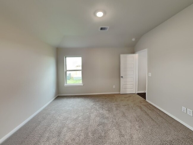 Building Photo - 17331 Roxboro Ln