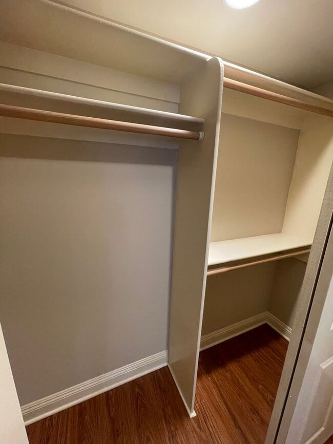 Building Photo - Freshly Remodeled 1 Bedroom 1 Bath Back House!