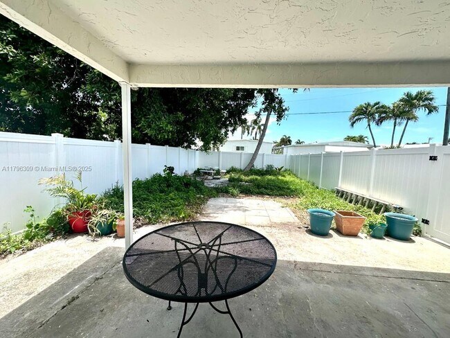 Building Photo - 5160 SW 26th Ave