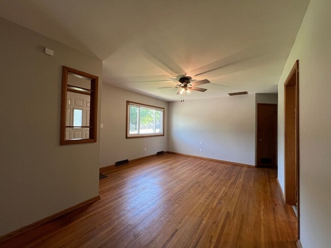 Building Photo - Newly Remodeled 3 Bed 1 Bath Home in Derby!!