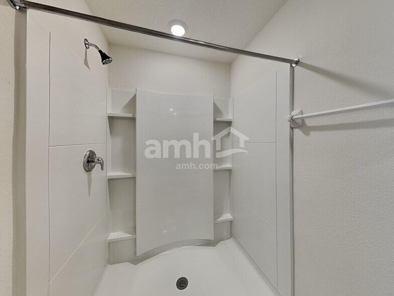 Building Photo - 10316 Flathead Dr