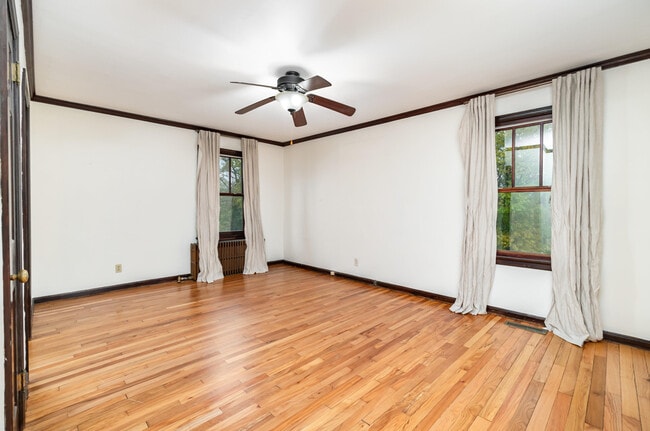 Building Photo - 508 Farrell Dr