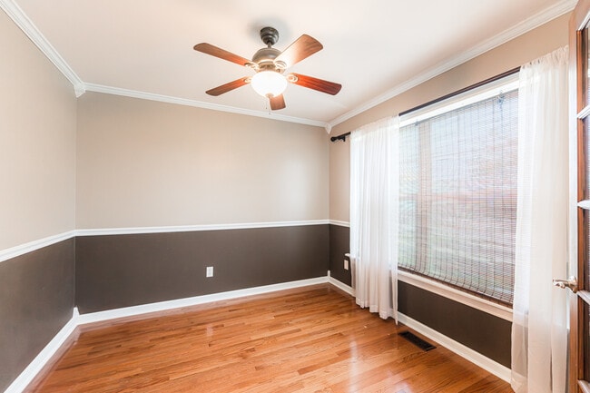 Building Photo - 841 Pond Brook Ave