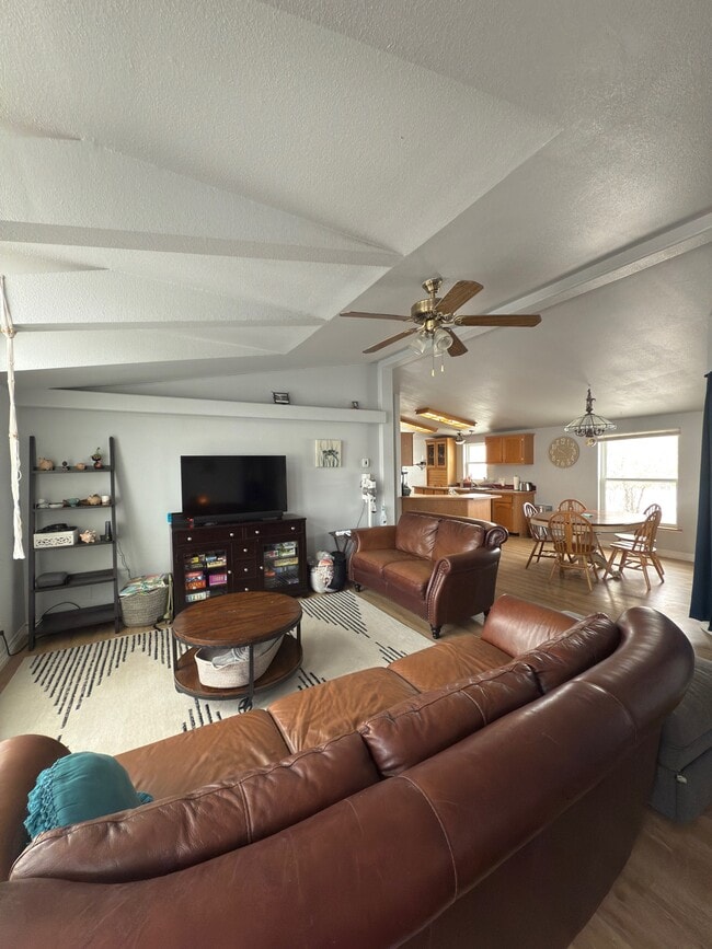 Building Photo - 9812 W Cherokee Dr