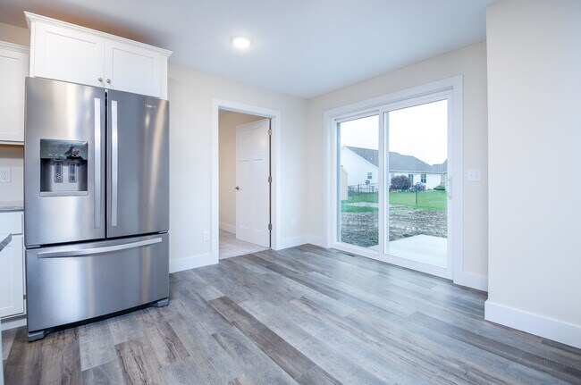 Building Photo - 9250 Brook Hollow Ln