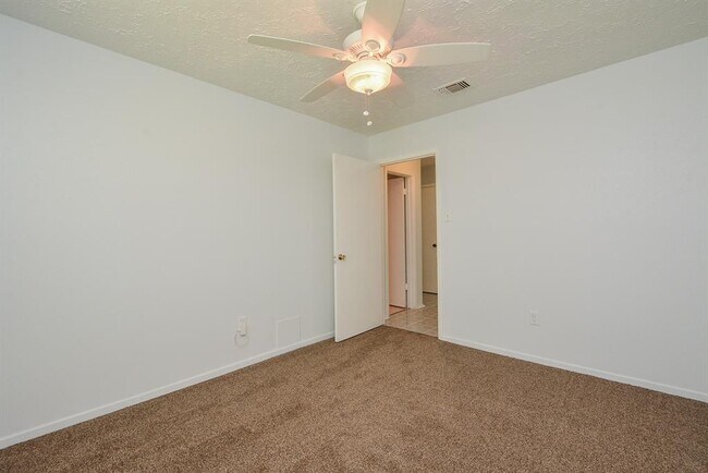Building Photo - 15702 Timber Rock Dr