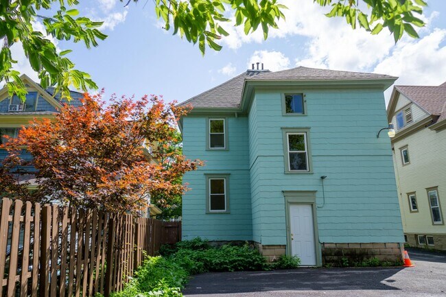 Building Photo - 450 Westcott St