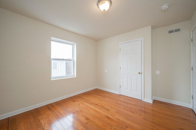 Building Photo - 1519 N 16th St