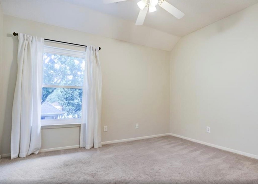 Building Photo - 1427 Roundleaf Ct