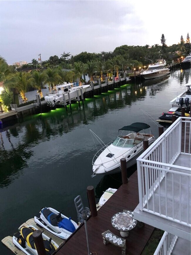 Building Photo - 2430 NE 135th St