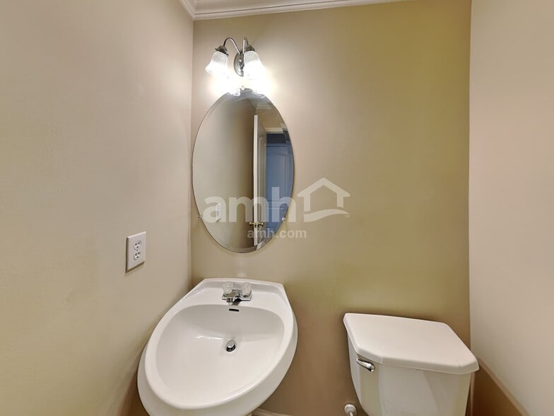Building Photo - 2440 Hampton Estates Dr SW