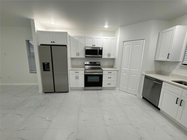 Building Photo - 1775 Glenway Ct
