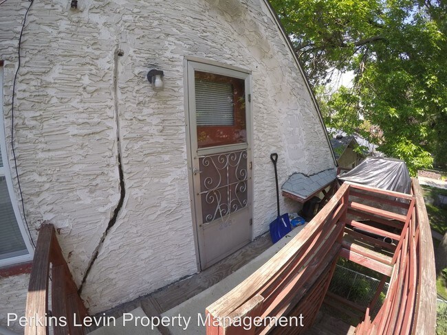 Building Photo - 735 Quincy St NE