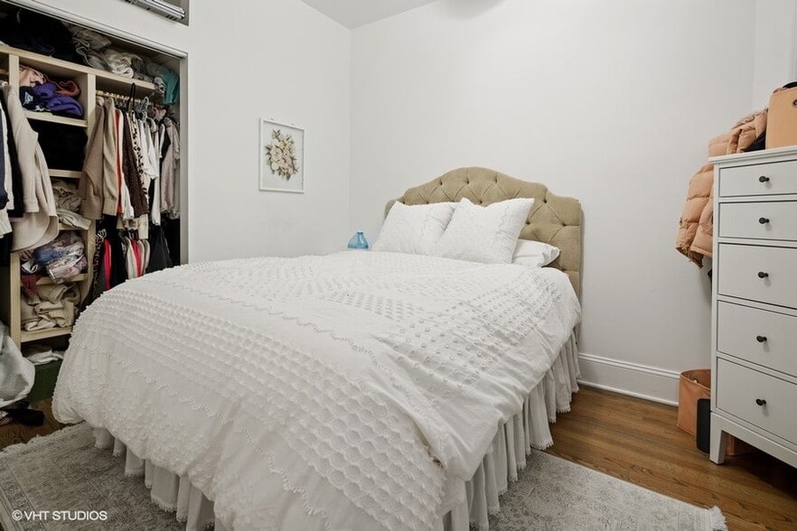 Bed 1 - 1517 N Bell Ave