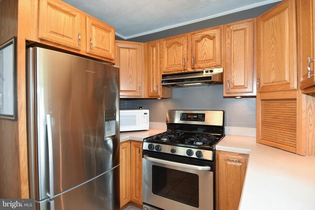 Building Photo - 1531 Patrick Henry Dr