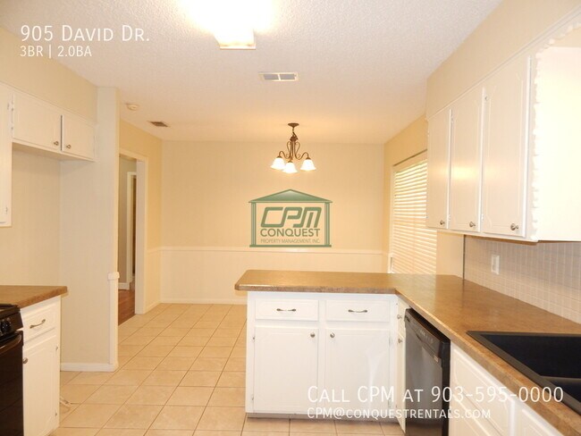 Building Photo - 905 David Dr