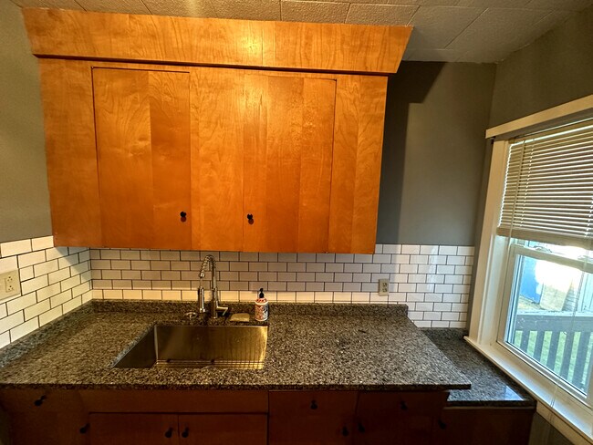 Building Photo - 569 Rimmon St