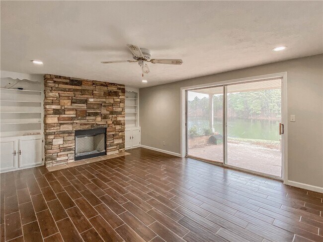 Building Photo - 255 Starritt Ln