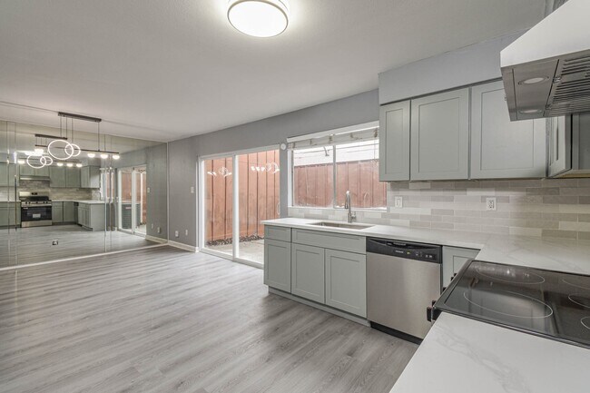 Building Photo - 12543 Wellington Park Dr