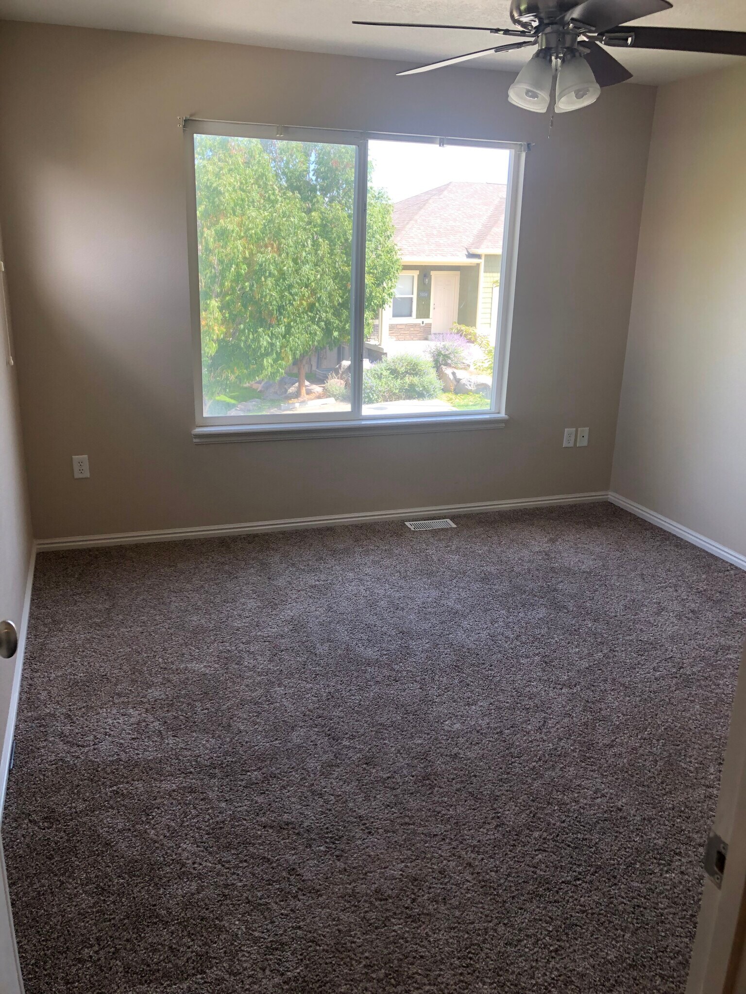 Building Photo - 5043 W Slate St