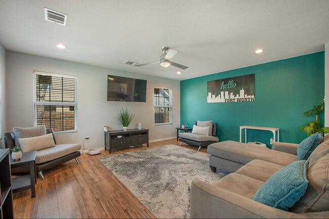 Building Photo - 958 E Allen Ave