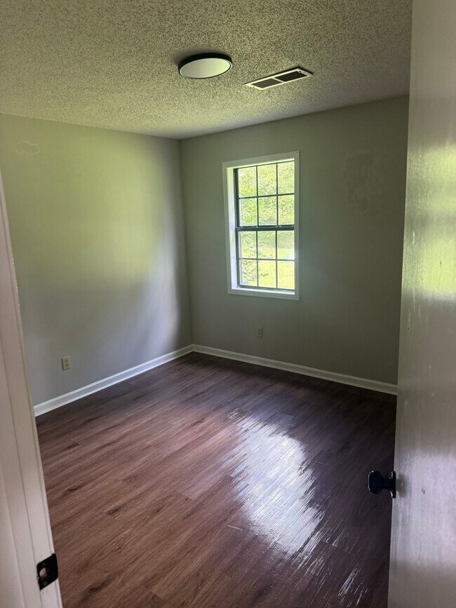 Building Photo - 108 N Bond Ave