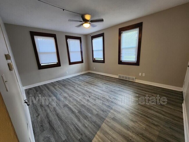 Building Photo - 348 S 38th St