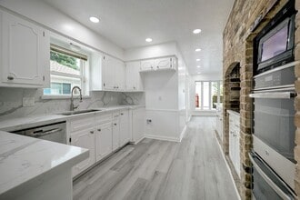 Building Photo - 9807 Braewick Dr