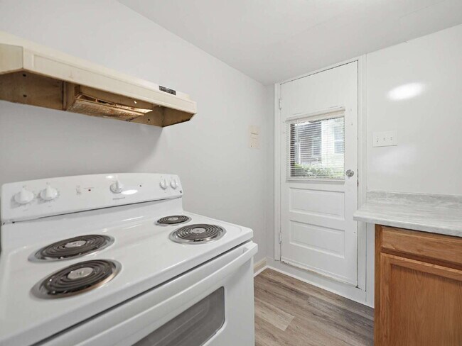 Building Photo - Completely renovated 1-bedroom, 1-bath apartment with LVP flooring with off-street parking