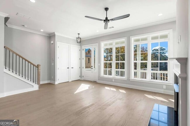 Building Photo - 2035 Parkside Ln