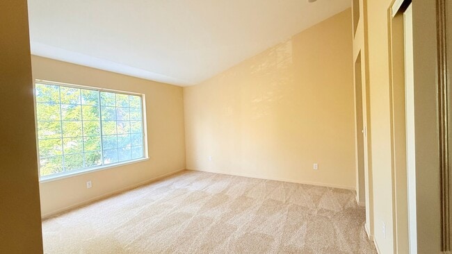 Building Photo - Beautiful 3BD/2.5BA, Multi-Level Townhome in the Shadowhawk Community in Danville- Available NOW!