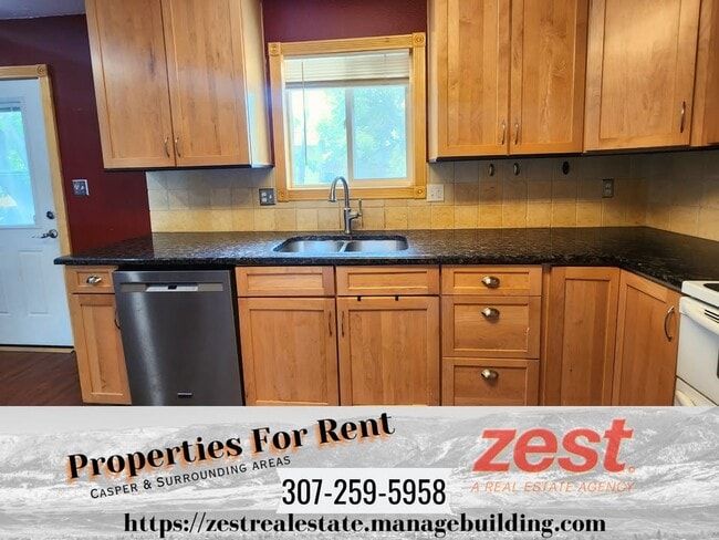 Building Photo - 955 N Riverbend Dr