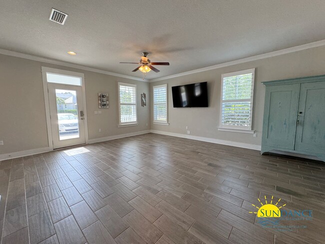 Building Photo - Magnificent 3 Bedroom Home in Santa Rosa B...
