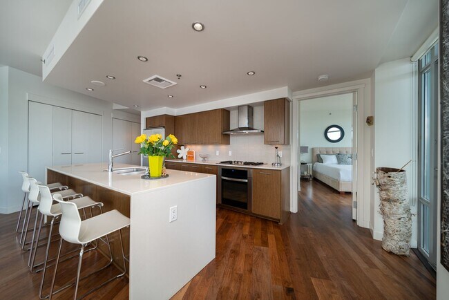 Building Photo - FULLY FURNISHED Waterfront Pearl Condo w/most utilities/2 parking spaces/most utilities