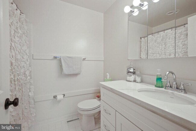Building Photo - 11 Donagh Ct