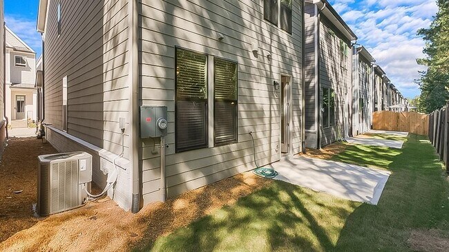 Building Photo - 727 Stickley Oak Way