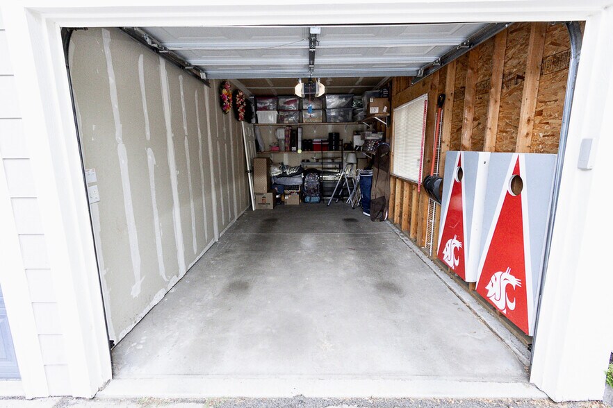 Building Photo - 9369 Amison Cir