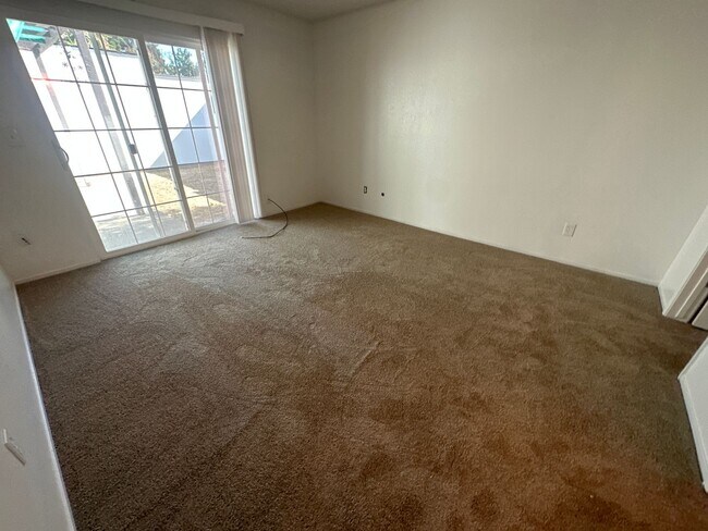 Building Photo - 308 N Riverside Dr