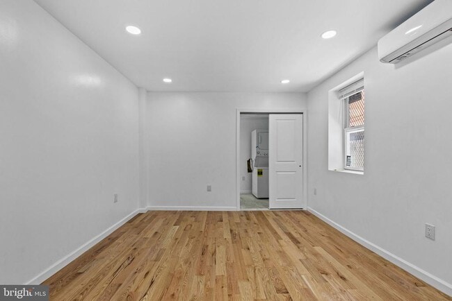 Building Photo - 1223 Spruce St
