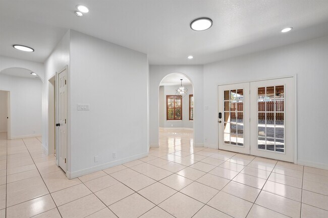 Building Photo - 206 Saddle Blanket