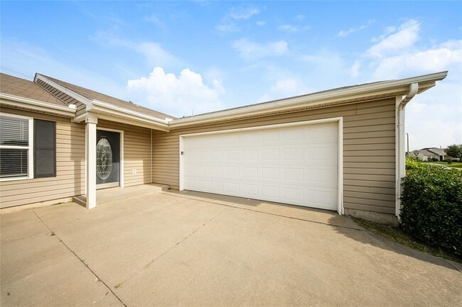 Building Photo - 2524 Waterleaf Dr