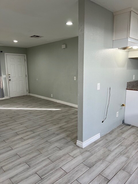 Building Photo - 16588 Vine St