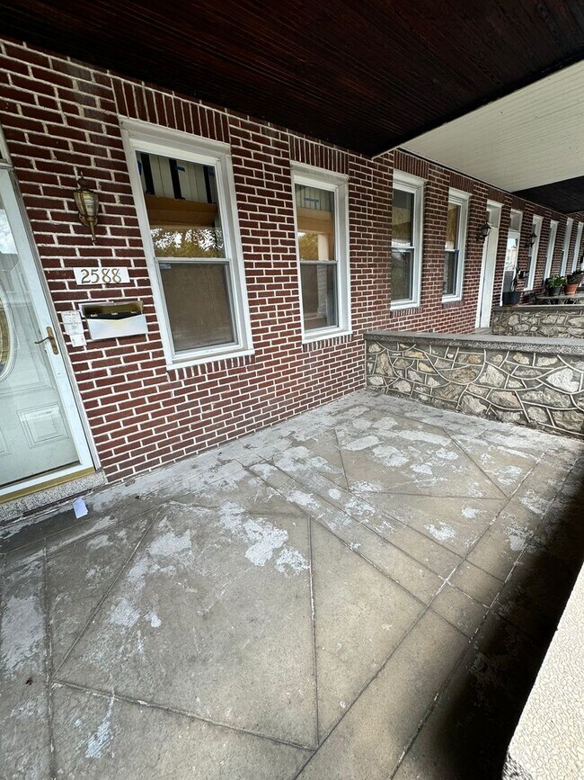 Building Photo - Rowhome for rent in Baltimore!