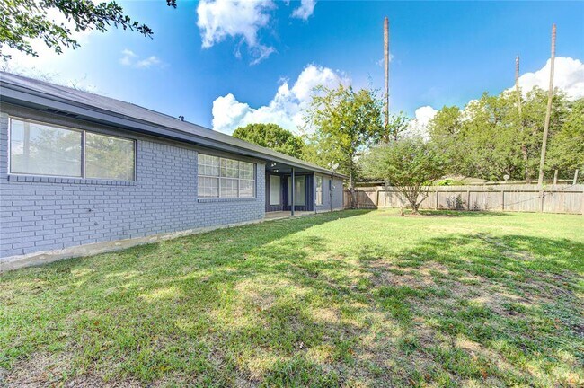 Building Photo - 1809 Lamar Dr